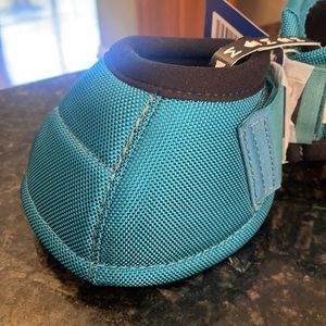 Medium classic equine no turn bell boot